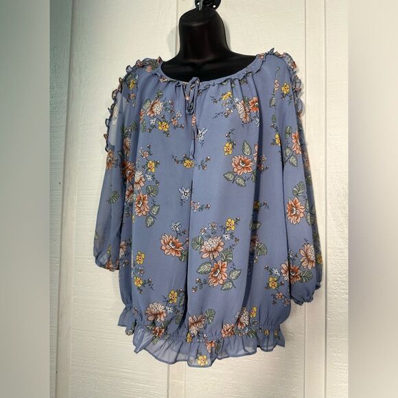 Max Studio Tops - Max Studio Women’s Blue Floral 3/4 Sleeve  Top Size Medium EUC